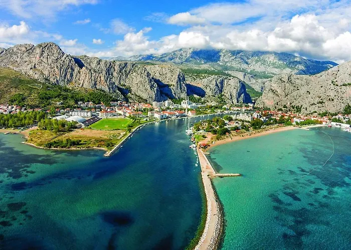Amazing Apartment In Omis With Kitchen
