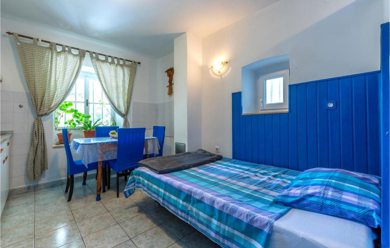 Apartma Amazing In With Kitchen